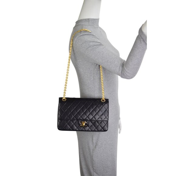 Authentic CHANEL Vintage Classic Double Flap Bag Lambskin Chain Shoulder Purse - Picture 2 of 13